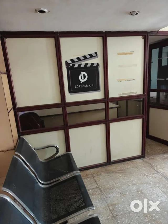Main road manubhai tower sayajigunj office rent available.