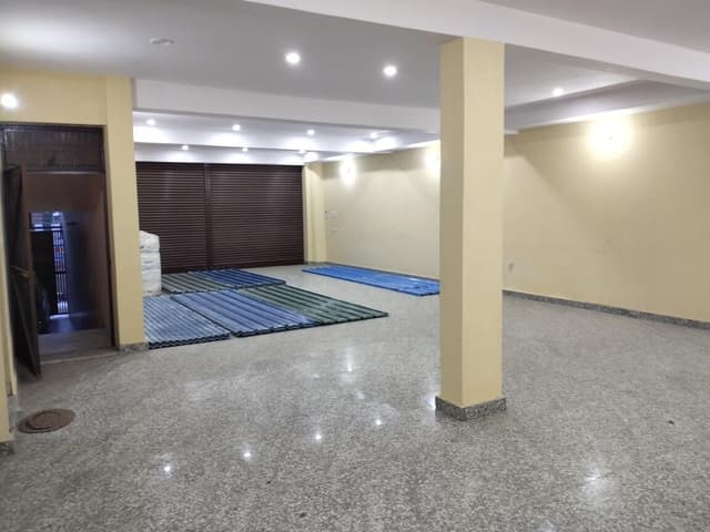 Commercial Showrooms for Lease in Trans Yamuna Colony, Agra, U P