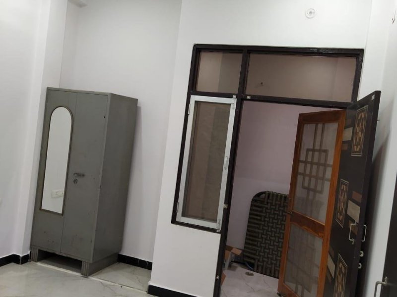 private-garden-north-east-facing-1-covered-parking-close-to-market-small-1